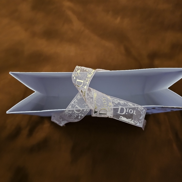 Dior gift bag. White with gold and pink design and lace ribbon. NEW never used - Picture 4 of 7